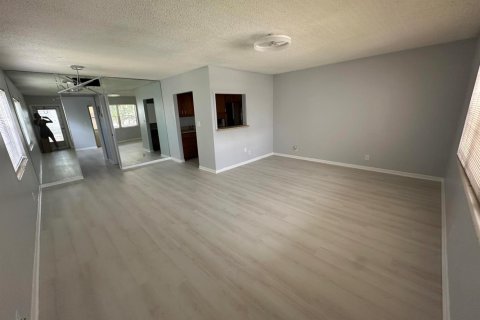 Condominio en West Palm Beach, Florida, 1 dormitorio № 2242298