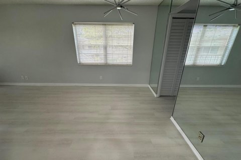 Condo in West Palm Beach, Florida, 1 bedroom  № 2242298 - photo 4