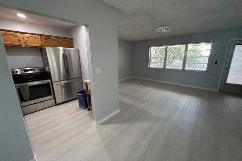 Condo in West Palm Beach, Florida, 1 bedroom  № 2242298 - photo 3