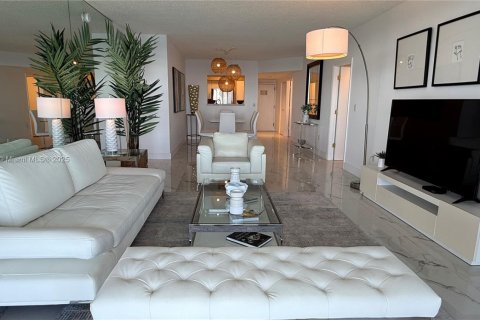 Снять в аренду кондоминиум в Санни-Айлс-Бич, Флорида 2 спальни, 136.57м2, № 1954975 - фото 20