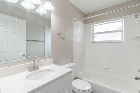 House in Brandon, Florida 3 bedrooms, 141.86 sq.m. № 1846912 - photo 22