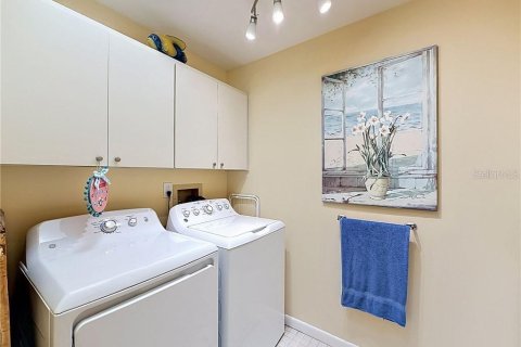 House in Homosassa, Florida 2 bedrooms, 126.53 sq.m. № 2209052 - photo 17