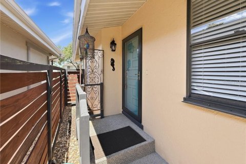 House in Homosassa, Florida 2 bedrooms, 126.53 sq.m. № 2209052 - photo 4