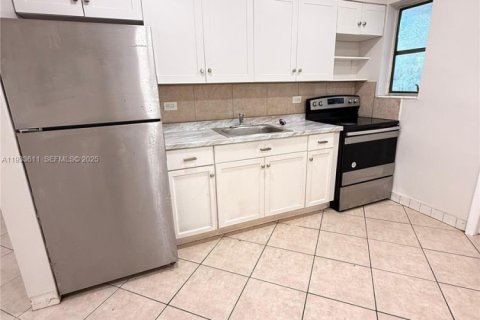 Villa ou maison à louer à Dania Beach, Floride: 2 chambres, 161.46 m2 № 1991335 - photo 2