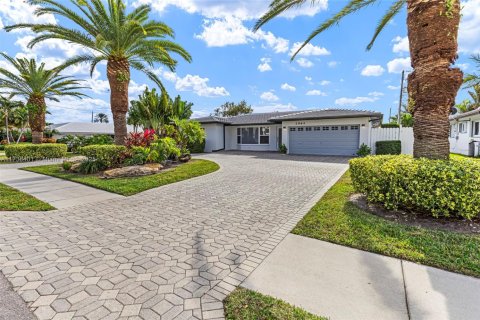 Casa en venta en Lighthouse Point, Florida, 3 dormitorios, 176.98 m2 № 1487128 - foto 1