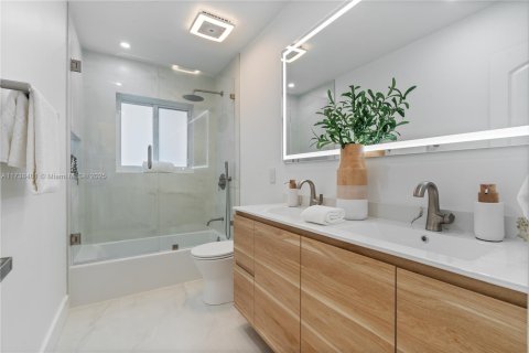 Casa en venta en Lighthouse Point, Florida, 3 dormitorios, 176.98 m2 № 1487128 - foto 23