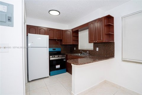 Immobilier commercial à vendre à Cooper City, Floride: 295.99 m2 № 2410795 - photo 4