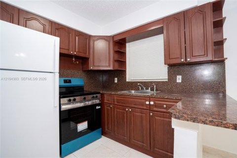 Immobilier commercial à vendre à Cooper City, Floride: 295.99 m2 № 2410795 - photo 2