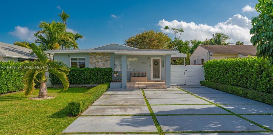 Villa ou maison à Miami, Floride 4 chambres, 150.69 m2 № 1839296
