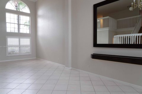 Villa ou maison à louer à Miramar, Floride: 5 chambres, 0.37 m2 № 1979383 - photo 4