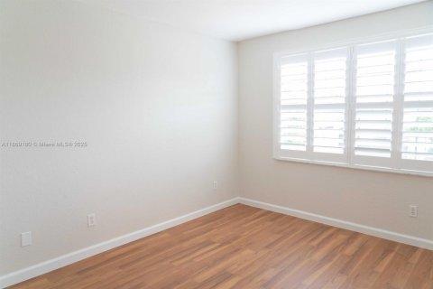 Villa ou maison à louer à Miramar, Floride: 5 chambres, 0.37 m2 № 1979383 - photo 22