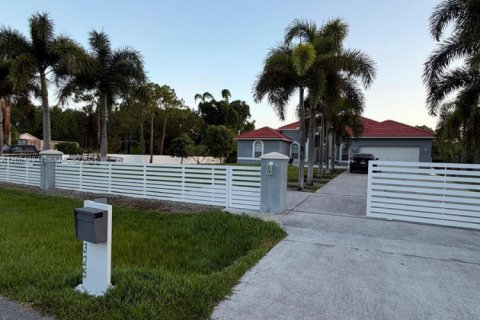 Villa ou maison à vendre à Loxahatchee Groves, Floride: 4 chambres, 264.96 m2 № 2271233 - photo 3