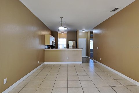 House in Poinciana, Florida 3 bedrooms, 116.03 sq.m. № 2123356 - photo 6