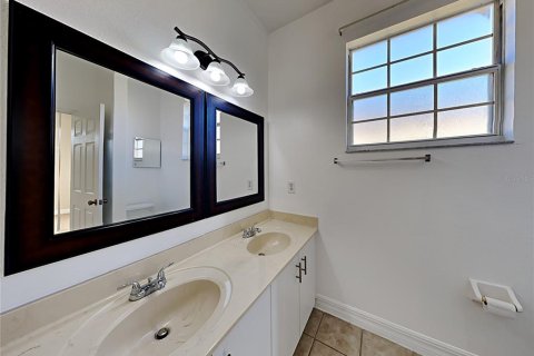 House in Poinciana, Florida 3 bedrooms, 116.03 sq.m. № 2123356 - photo 9