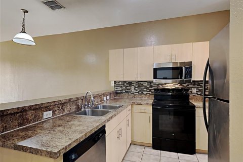 House in Poinciana, Florida 3 bedrooms, 116.03 sq.m. № 2123356 - photo 3
