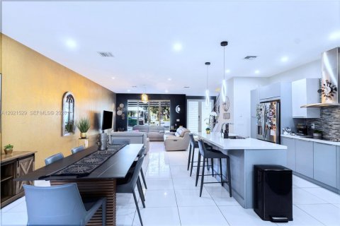 Touwnhouse à vendre à Doral, Floride: 4 chambres, 215.25 m2 № 2169899 - photo 11