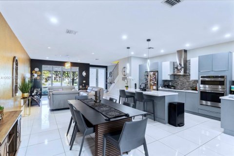 Touwnhouse à vendre à Doral, Floride: 4 chambres, 215.25 m2 № 2169899 - photo 10