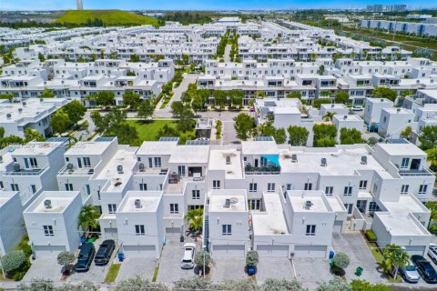 Touwnhouse à vendre à Doral, Floride: 4 chambres, 215.25 m2 № 2169899 - photo 3