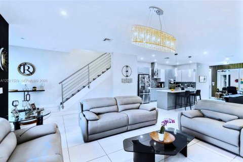 Touwnhouse à vendre à Doral, Floride: 4 chambres, 215.25 m2 № 2169899 - photo 4