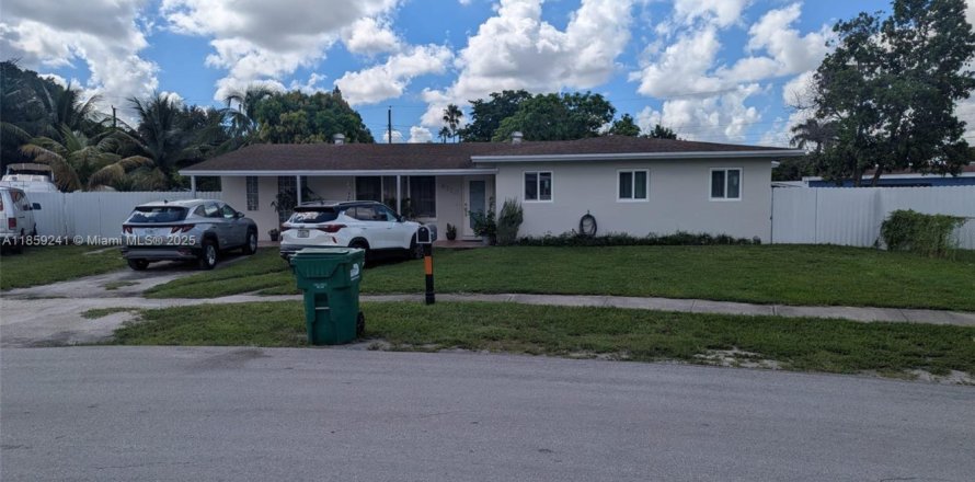 Casa en Miami Gardens, Florida 5 dormitorios, 222.87 m2 № 1892756