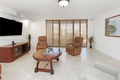 Condominio en venta en Hallandale Beach, Florida, 3 dormitorios, 172.43 m2 № 2011059 - foto 3