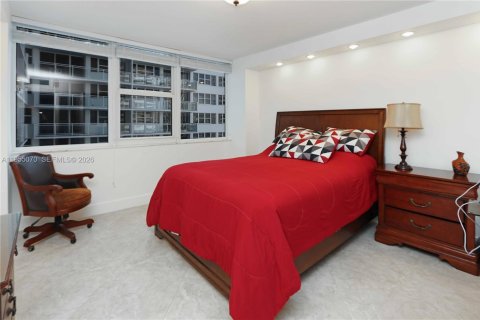 Condominio en venta en Hallandale Beach, Florida, 3 dormitorios, 172.43 m2 № 2011059 - foto 24
