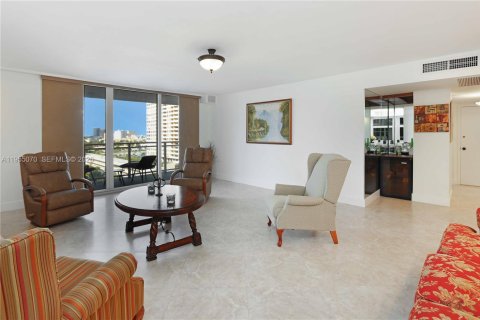 Condominio en venta en Hallandale Beach, Florida, 3 dormitorios, 172.43 m2 № 2011059 - foto 5