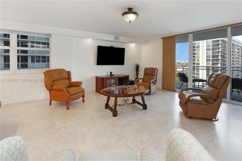 Condominio en venta en Hallandale Beach, Florida, 3 dormitorios, 172.43 m2 № 2011059 - foto 8