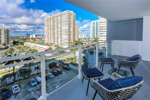 Condominio en venta en Hallandale Beach, Florida, 3 dormitorios, 172.43 m2 № 2011059 - foto 2