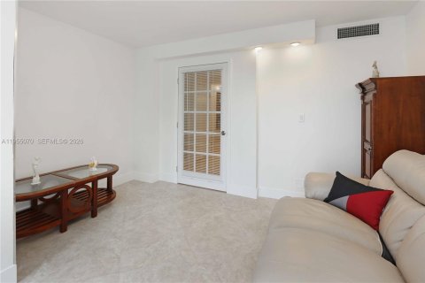 Condominio en venta en Hallandale Beach, Florida, 3 dormitorios, 172.43 m2 № 2011059 - foto 23
