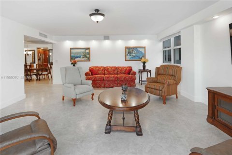 Condominio en venta en Hallandale Beach, Florida, 3 dormitorios, 172.43 m2 № 2011059 - foto 6