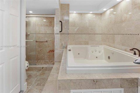 Condominio en venta en Hallandale Beach, Florida, 3 dormitorios, 172.43 m2 № 2011059 - foto 28
