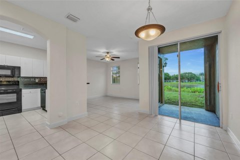 Townhouse in Homestead, Florida 3 bedrooms, 160.91 sq.m. № 1887942 - photo 4