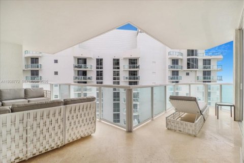 Condo in Sunny Isles Beach, Florida, 2 bedrooms № 2088550 - photo 23