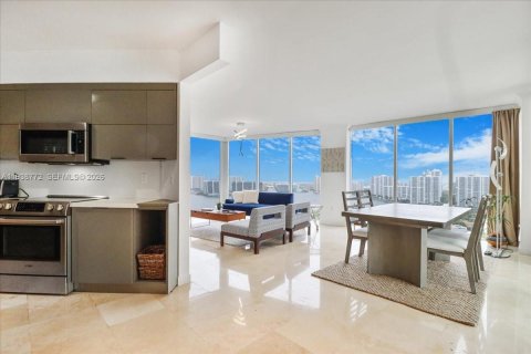 Condo in Sunny Isles Beach, Florida, 2 bedrooms № 2088550 - photo 12