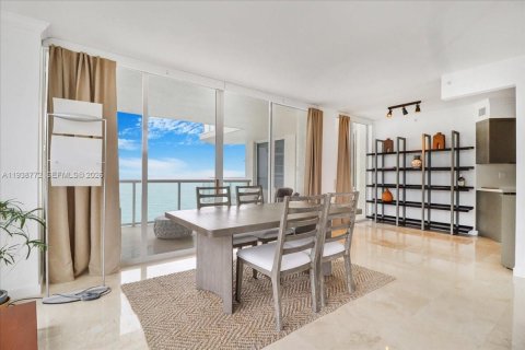 Condo in Sunny Isles Beach, Florida, 2 bedrooms № 2088550 - photo 11