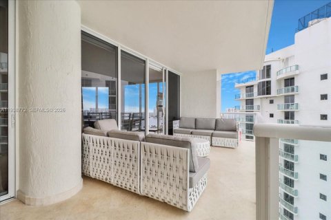 Condo in Sunny Isles Beach, Florida, 2 bedrooms № 2088550 - photo 25