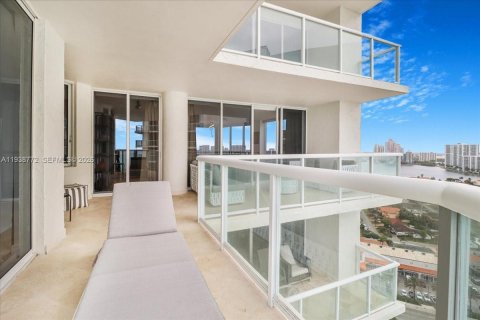 Condo in Sunny Isles Beach, Florida, 2 bedrooms № 2088550 - photo 22