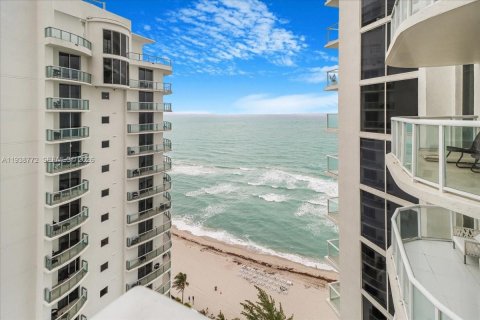 Condo in Sunny Isles Beach, Florida, 2 bedrooms № 2088550 - photo 21