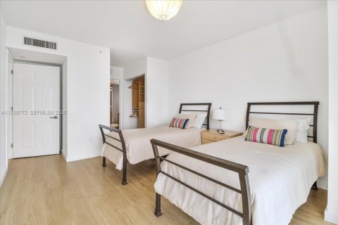 Condo in Sunny Isles Beach, Florida, 2 bedrooms № 2088550 - photo 27