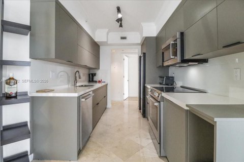 Condo in Sunny Isles Beach, Florida, 2 bedrooms № 2088550 - photo 15