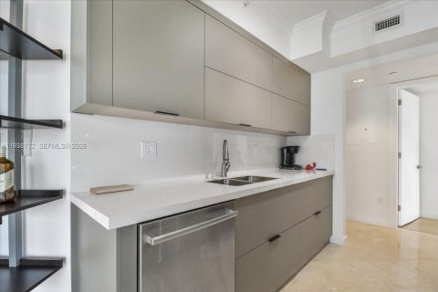 Condo in Sunny Isles Beach, Florida, 2 bedrooms № 2088550 - photo 17