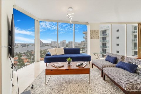 Condo in Sunny Isles Beach, Florida, 2 bedrooms  № 2088550