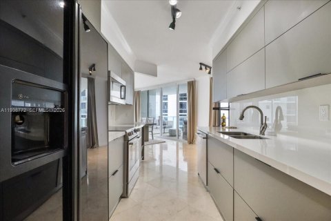 Condo in Sunny Isles Beach, Florida, 2 bedrooms № 2088550 - photo 18