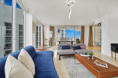 Condo in Sunny Isles Beach, Florida, 2 bedrooms № 2088550 - photo 5