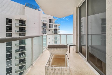 Condo in Sunny Isles Beach, Florida, 2 bedrooms № 2088550 - photo 24