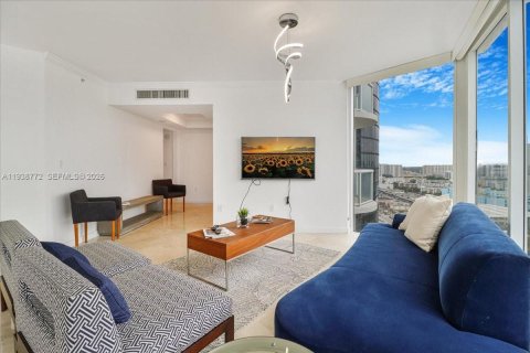 Condo in Sunny Isles Beach, Florida, 2 bedrooms № 2088550 - photo 4
