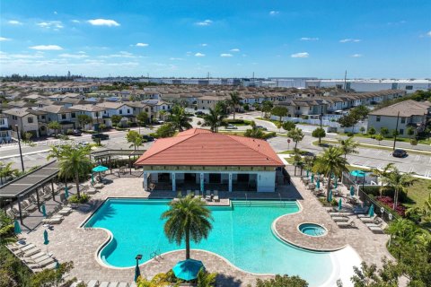 Adosado en venta en Hialeah, Florida, 3 dormitorios, 131.18 m2 № 2040484 - foto 28