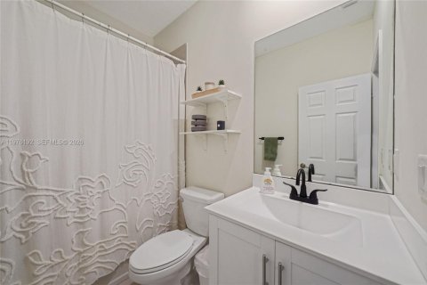 Adosado en venta en Hialeah, Florida, 3 dormitorios, 131.18 m2 № 2040484 - foto 19