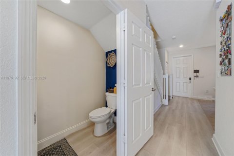 Adosado en venta en Hialeah, Florida, 3 dormitorios, 131.18 m2 № 2040484 - foto 9